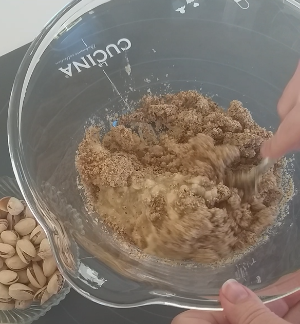 Brzi kolač sa bananom i bademom