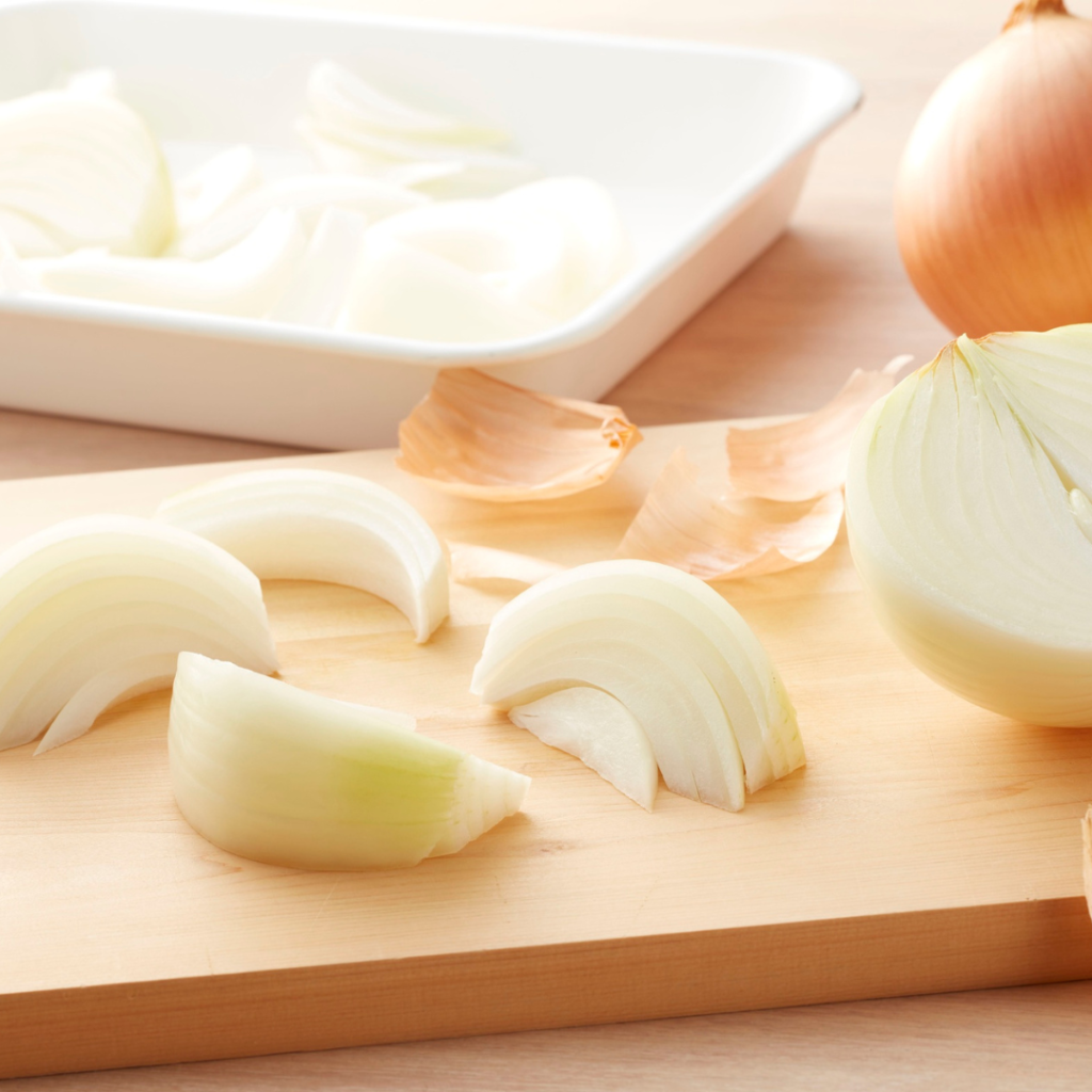 Dinstanje crnog luka na vodi