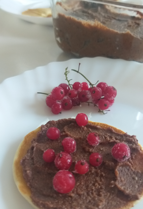 Krem od lešnika i urmi