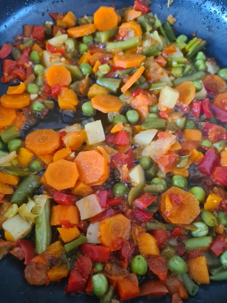 Posni tanjir sa tofuom i povrćem